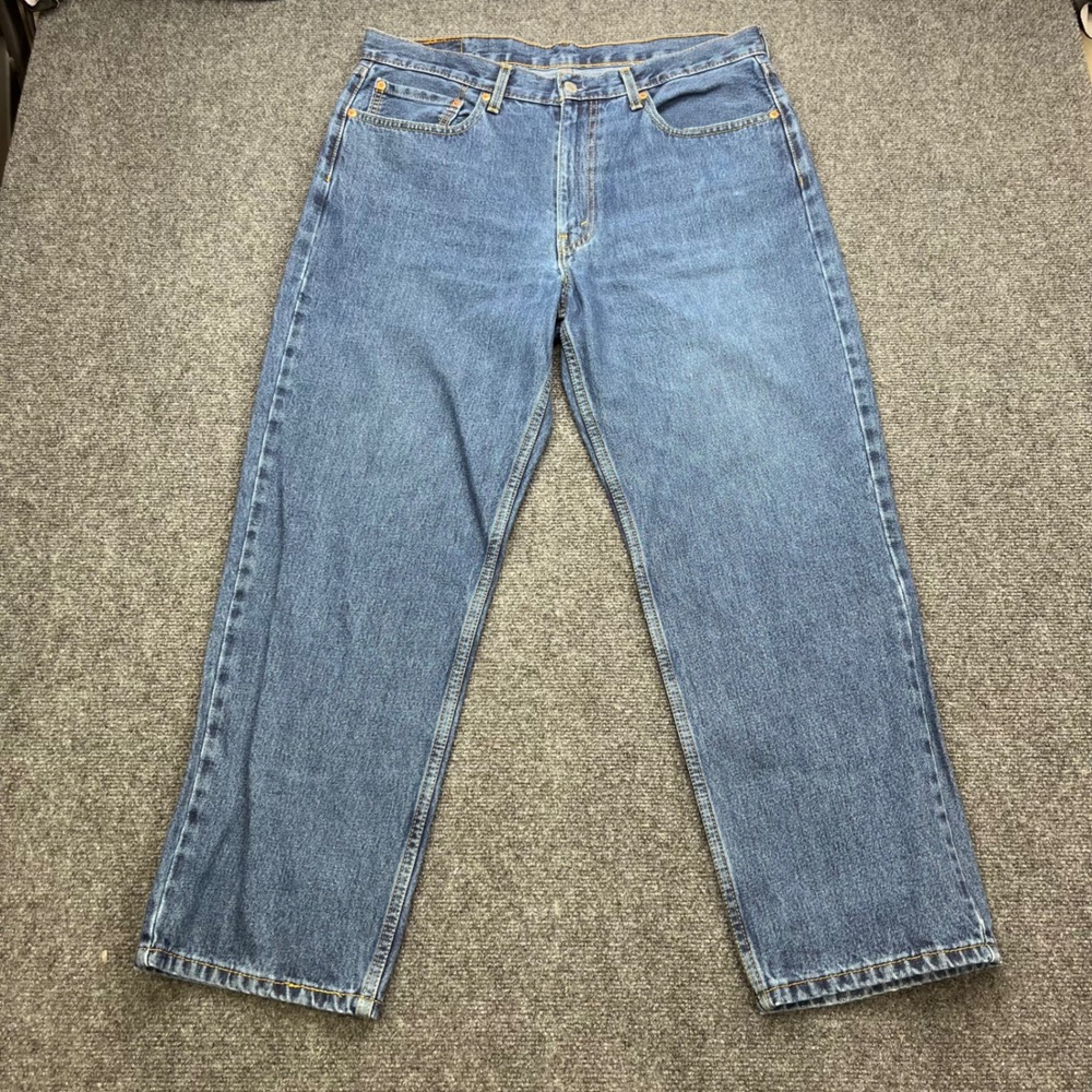 Levi's 550 Relaxed Fit Tapered Leg Medium Wash Blue‎ Denim Jeans